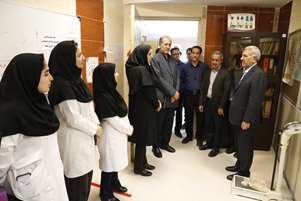 بازدید رئیس دانشگاه علوم پزشکی شیراز از مرکز خدمات جامع سلامت «بوستان» / تأکید بر ارتقای کیفیت خدمات سلامت