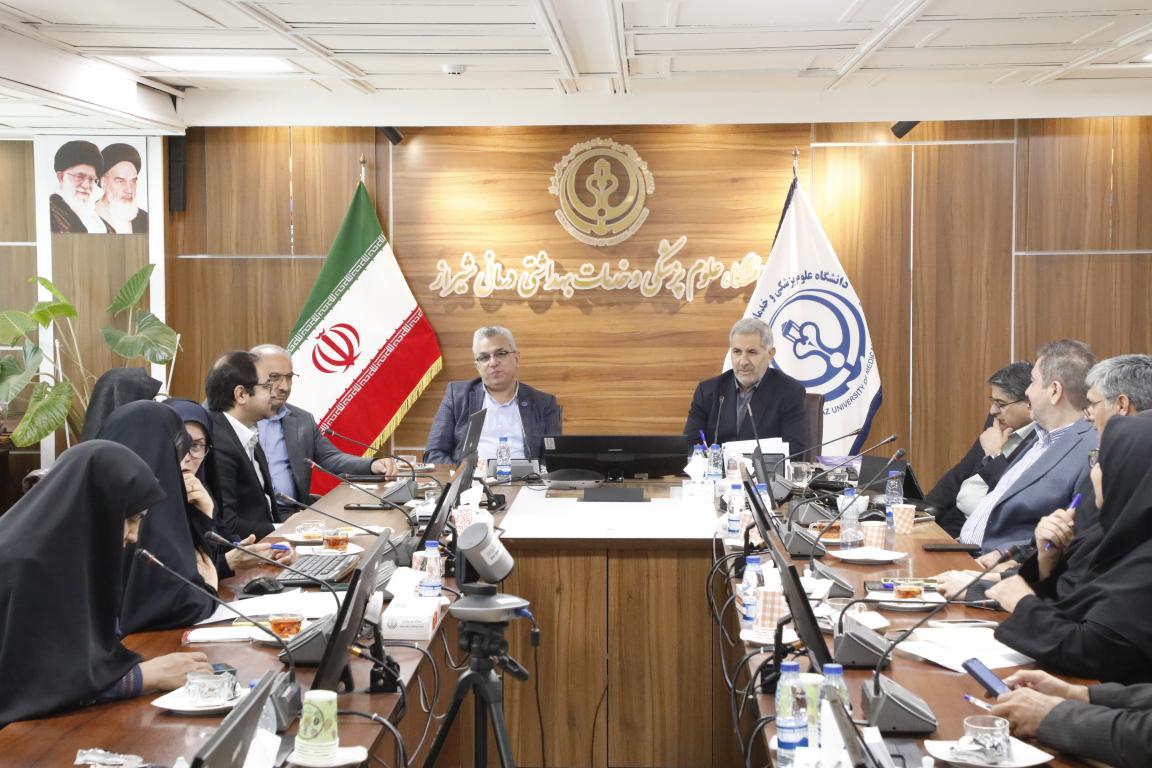 نشست شورای اخلاق حرفه ای، پوشش و انطباق با حضور رییس دانشگاه علوم پزشکی شیراز از نگاه دوربین / تیر ماه 1404